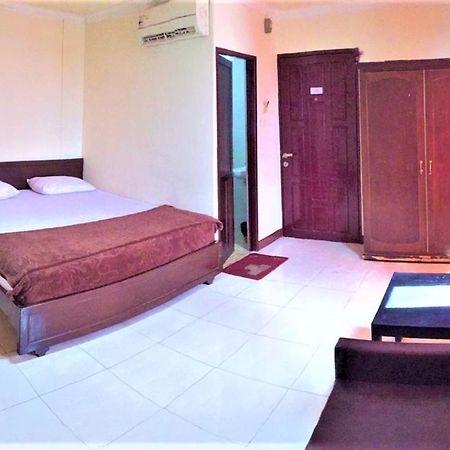 Hotel Aroma Inn Pontianak Exteriör bild
