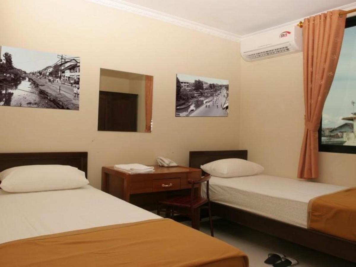 Hotel Aroma Inn Pontianak Exteriör bild