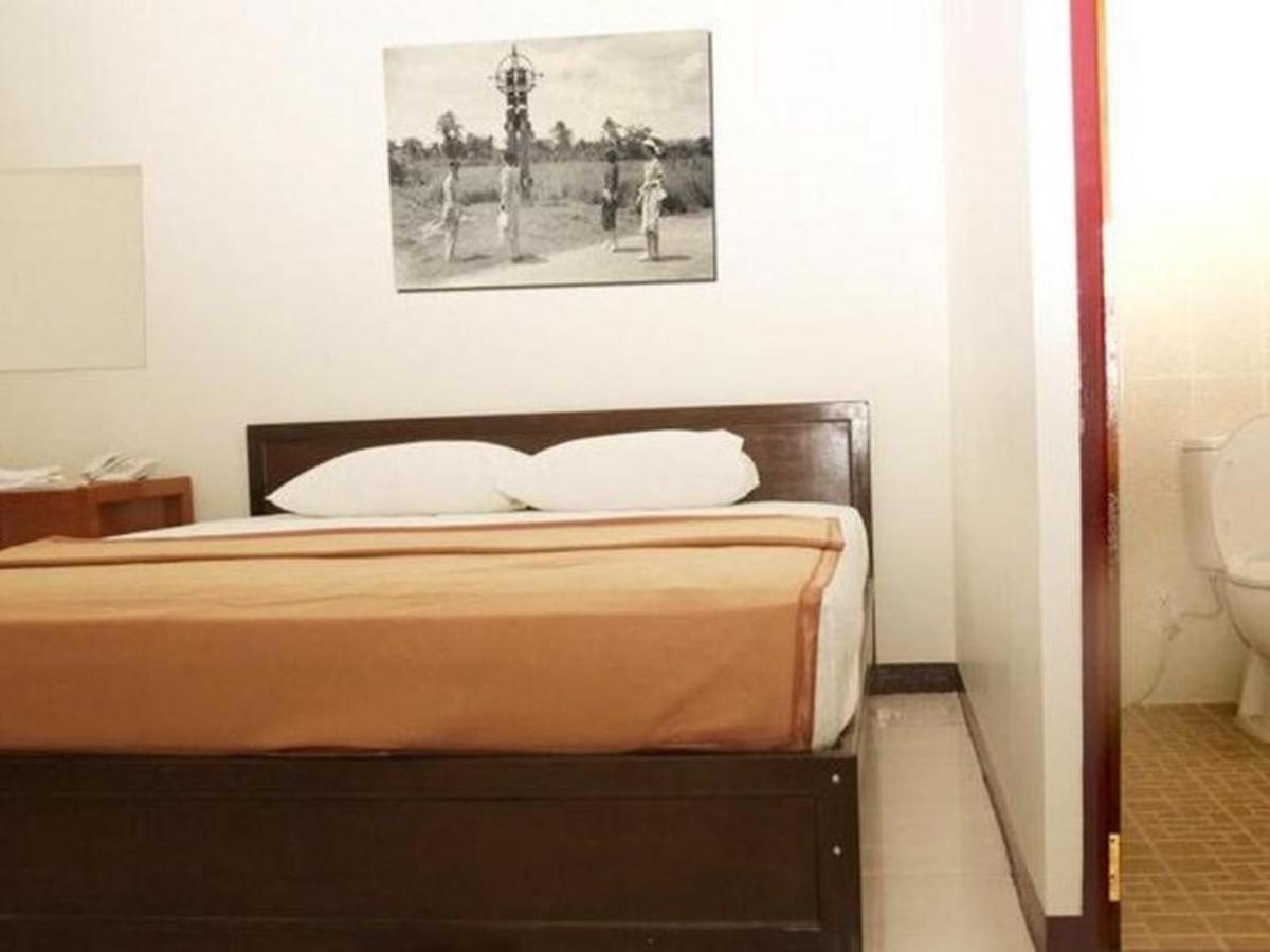 Hotel Aroma Inn Pontianak Exteriör bild