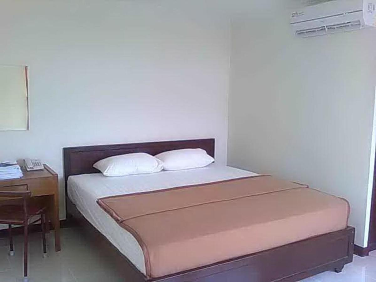 Hotel Aroma Inn Pontianak Exteriör bild