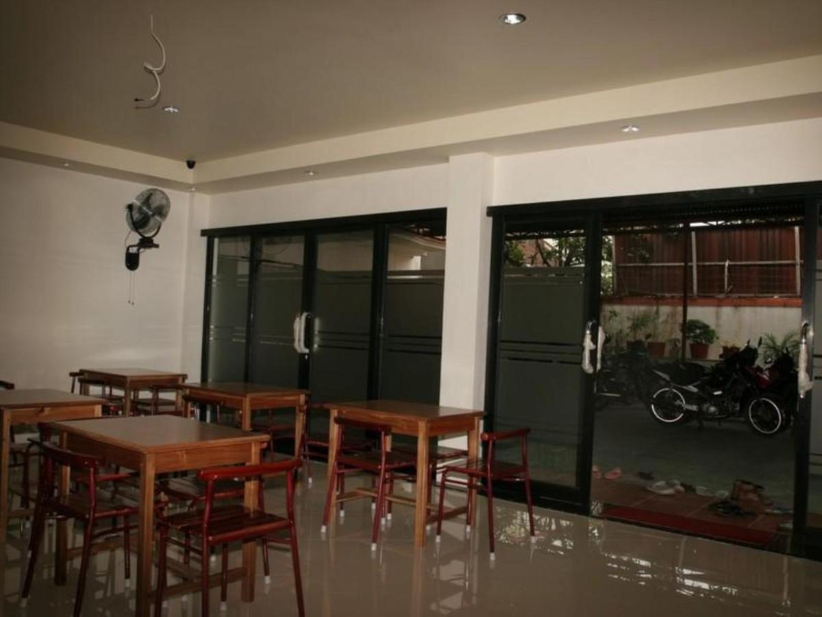Hotel Aroma Inn Pontianak Exteriör bild